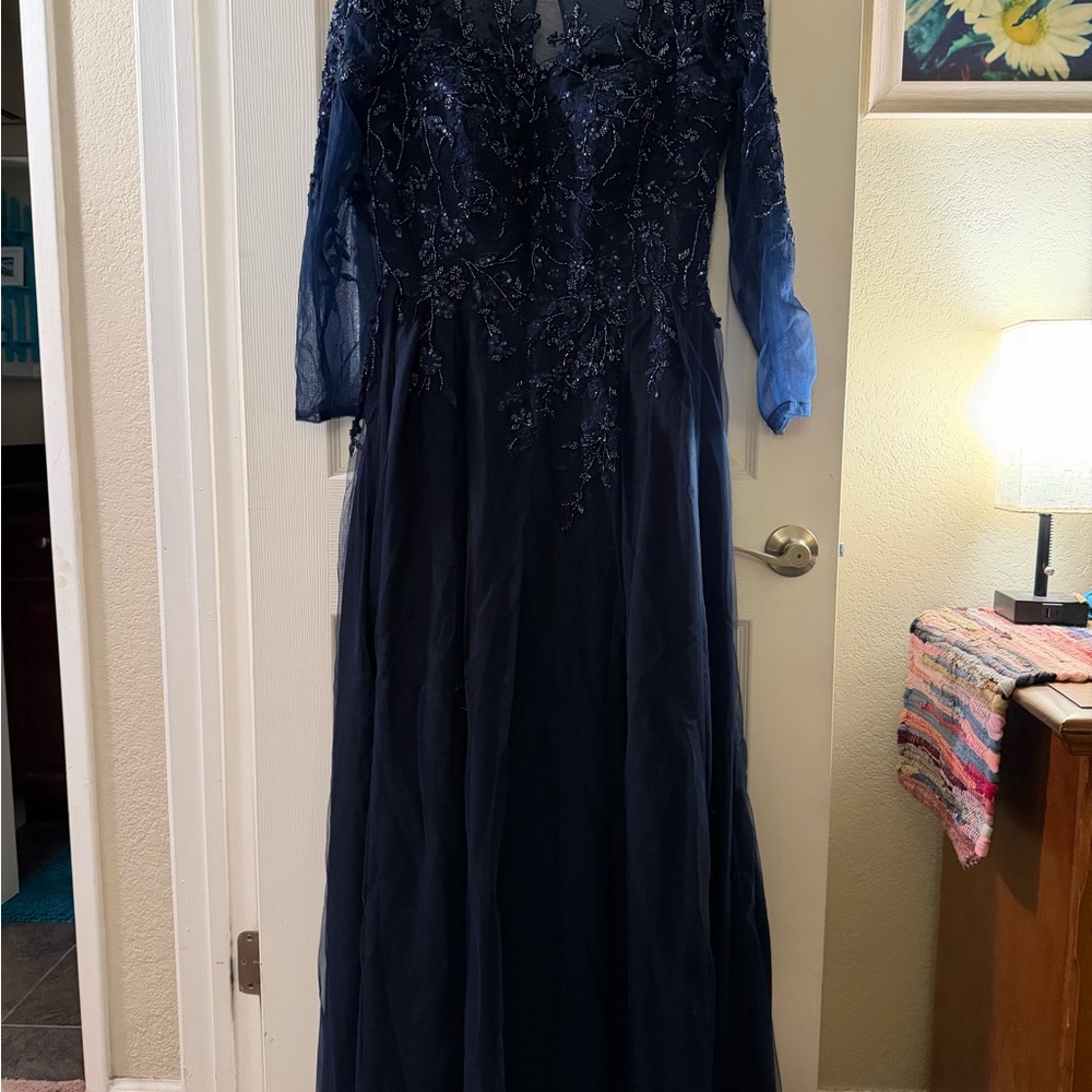 Elegant Navy Blue Evening Gown